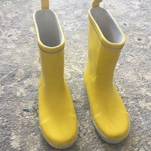 Size 8.5/9 Yellow Tretorn Rainboots